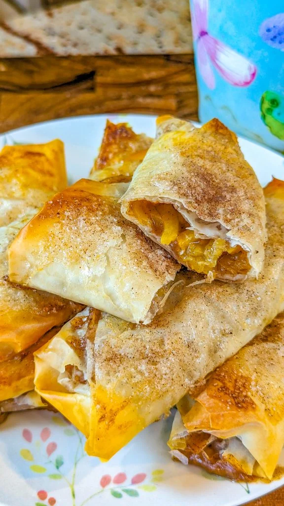 🍑🥟 Peach Cobbler Egg Rolls